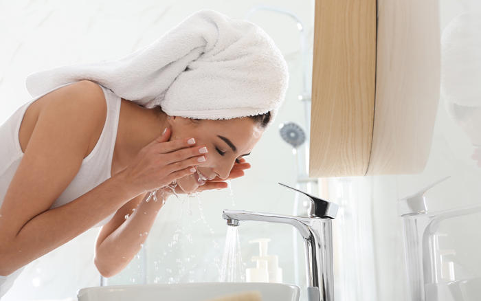 waarom je 'double cleansing' niet mag overslaan in je skincare routine