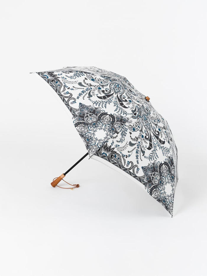 スタイリストが愛用している「日傘」のブランド３選。おすすめの「色」と「形」は？ 【おしゃれに紫外線対策】