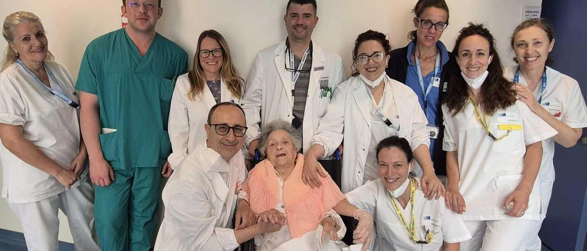 femore rotto a 103 anni torna a camminare