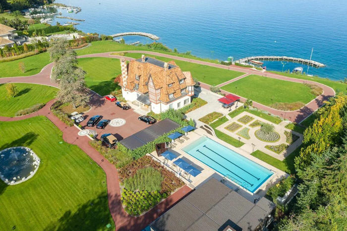 casa deslumbrante no lago genebra está à venda por us$ 64 milhões