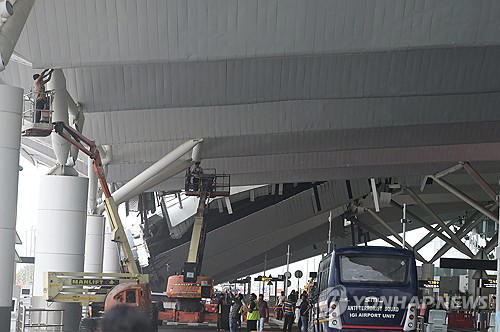 印 뉴델리국제공항 천장 무너져 1명 사망…항공기 운항 지연