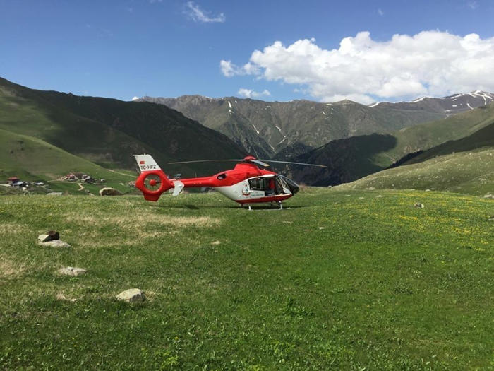 ambulans helikopterin yayla mesaisi yaz mevsimi ile başladı