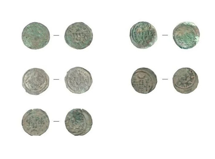 σλοβακία: ανακαλύφθηκε θησαυρός με ασημένια νομίσματα του 13ου αιώνα κάτω από κάστρο