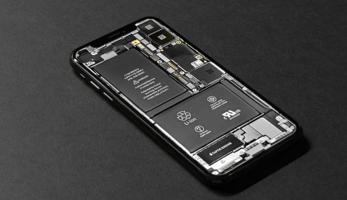 apple quiere cambiar las baterías de los iphone para siempre, esta es su idea