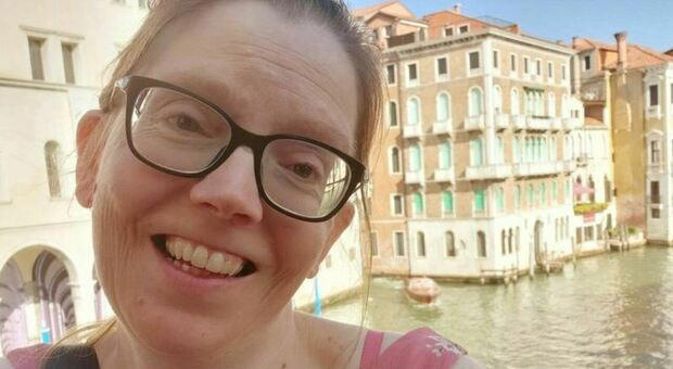 elena meneguzzo muore a 41 anni poche ore prima di essere dimessa dall'ospedale: era stata operata al cervello