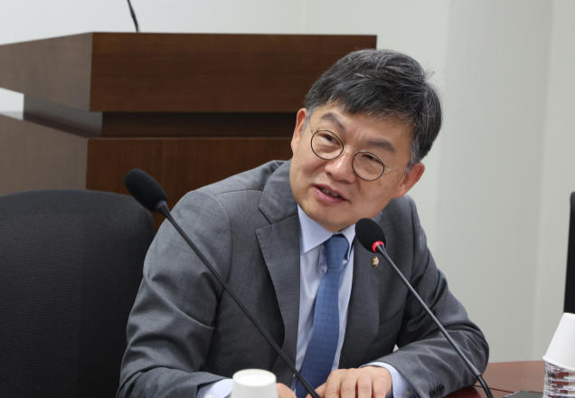 '의사 공공의 적' 김윤 의원, 1호 법안은 '보건의료인력법'