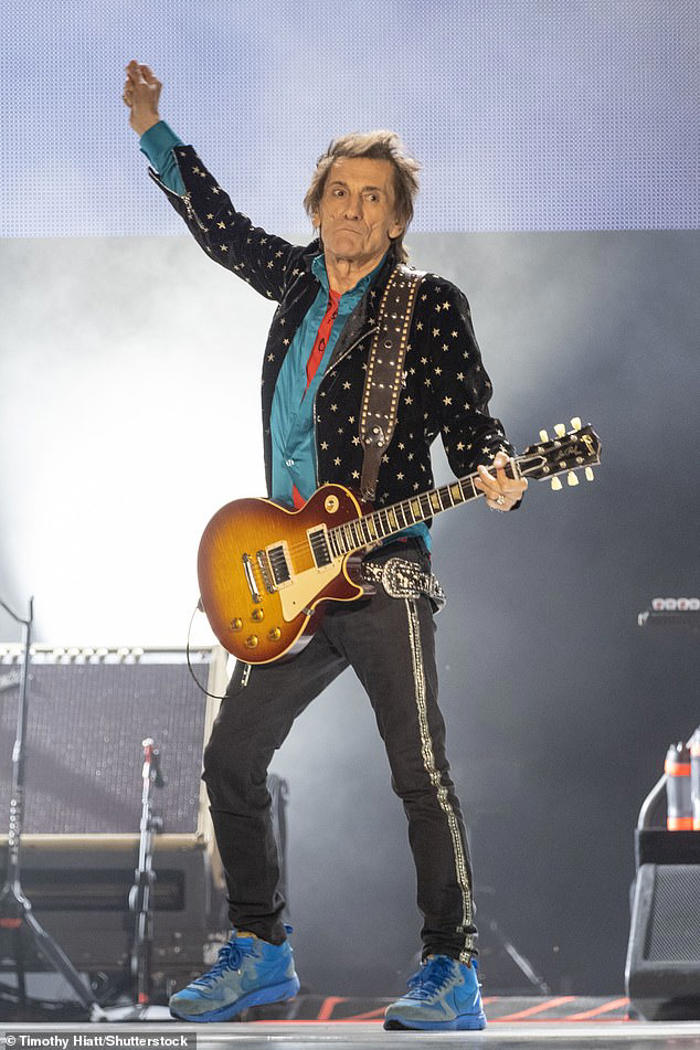 mick jagger puts on a typically energetic display as the rolling stones delight fans with an incredible performance in chicago during their hackney diamonds tour