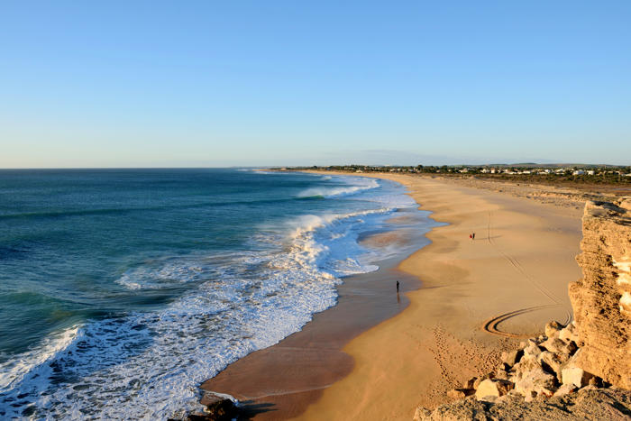 ni barcelona ni a coruña: esta es la provincia más cara para veranear a pie de playa