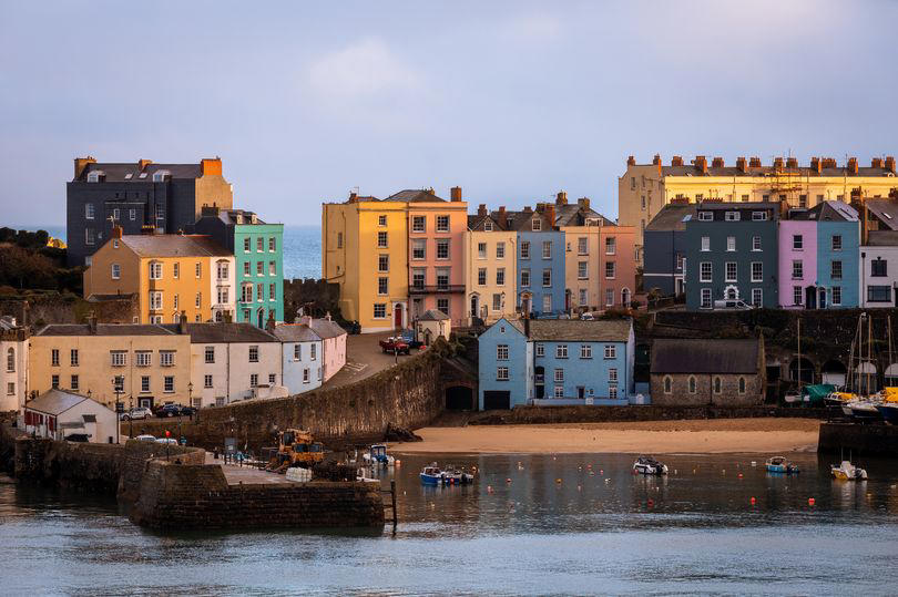 britain's top seaside town named - visitors adore its cobbled streets and pristine beaches