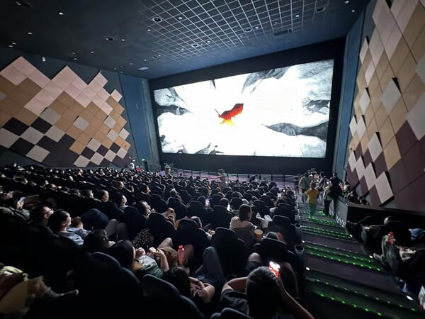 the world's first acoustic transparent cinema led screen is launched, leading the trend of commercial application of film technology by unilumin