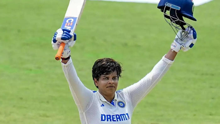 shafali verma smashes fastest women's test double century against south africa