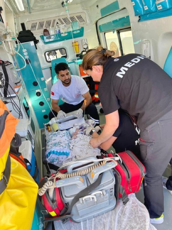 mardin’deki hasta bebek ambulans uçakla i̇stanbul’a sevk edildi