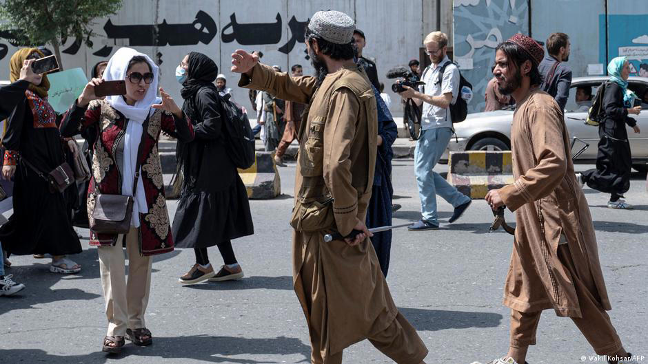 gespräche zwischen un und taliban: warum sind afghanische frauen nicht eingeladen?