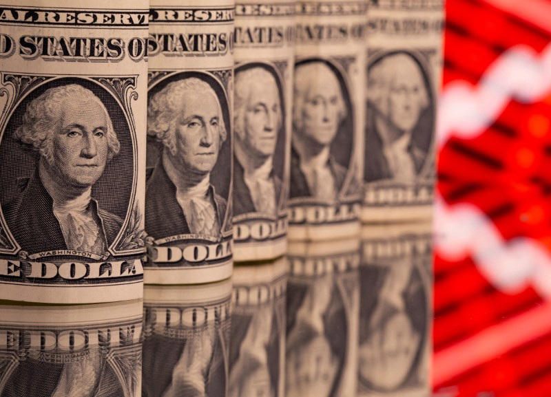 dólar se firma em alta ante real com disputa pela ptax, na contramão do exterior
