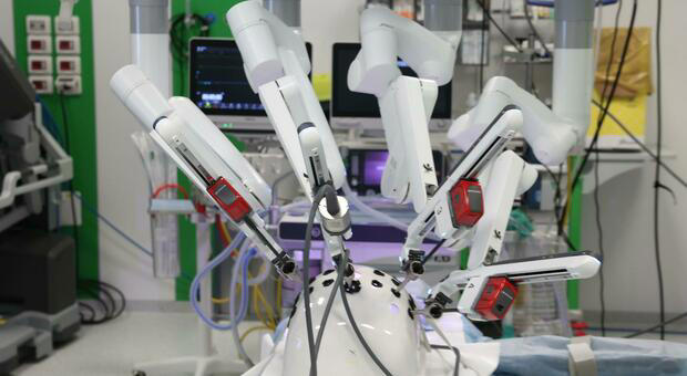 mestre, all'ospedale dell'angelo eseguito per la prima volta l'intervento di whipple con robot da vinci: «operazione tra le più complesse»