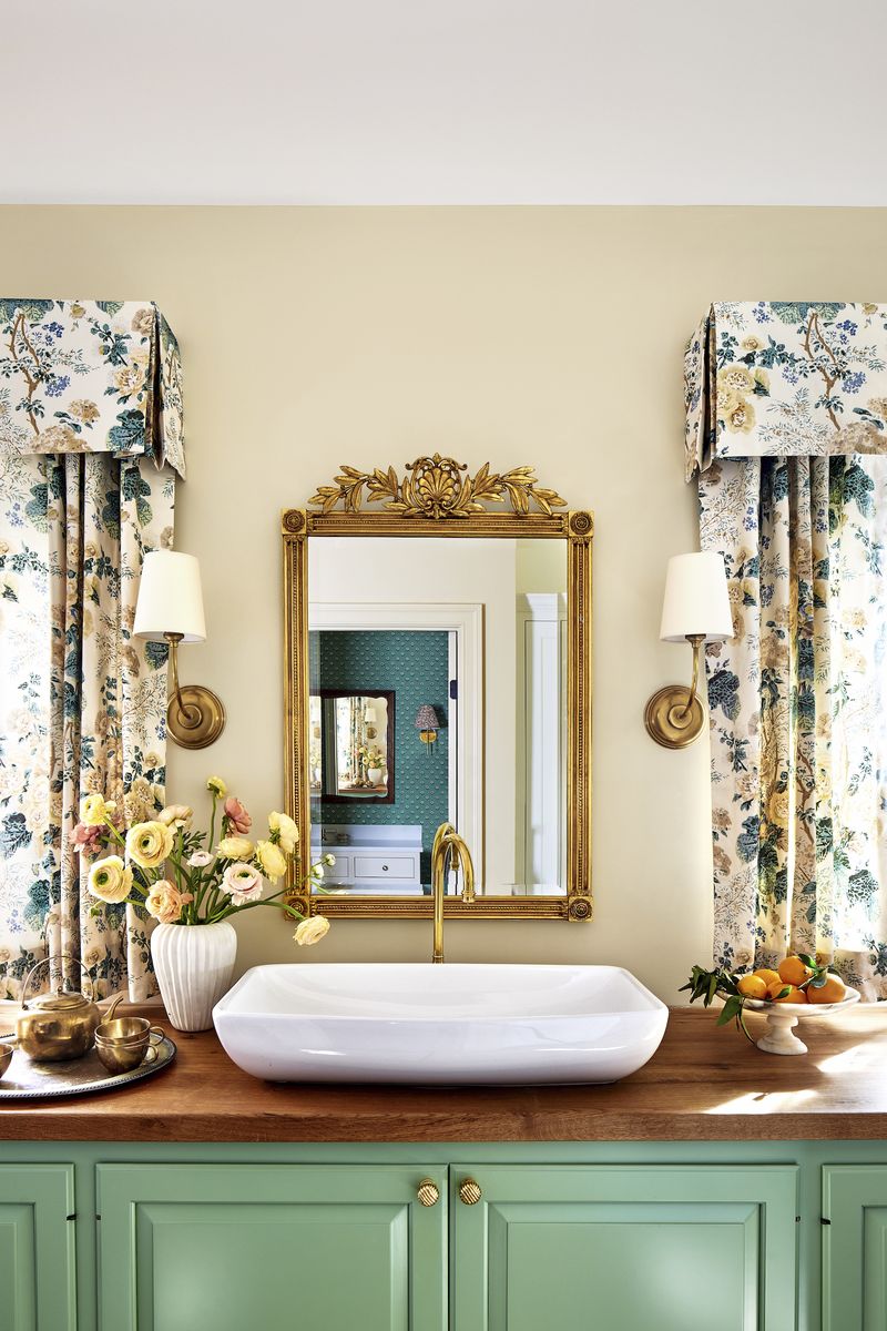 45 Powder Room Decorating Ideas That Add Storage and Style