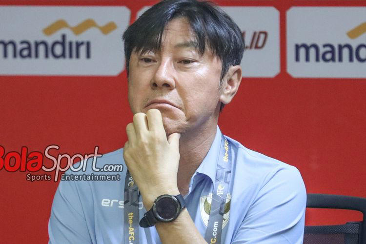 afc hukum shin tae-yong dan pemain timnas indonesia karena berani kritik qatar