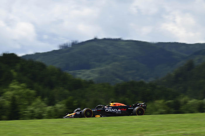 verstappen under pressure from norris ahead of austrian gp. red bull star wins pole for sprint race