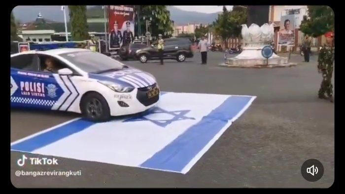 geger mobil patwal polisi banjarnegara injak bendera israel, pembelaan begini