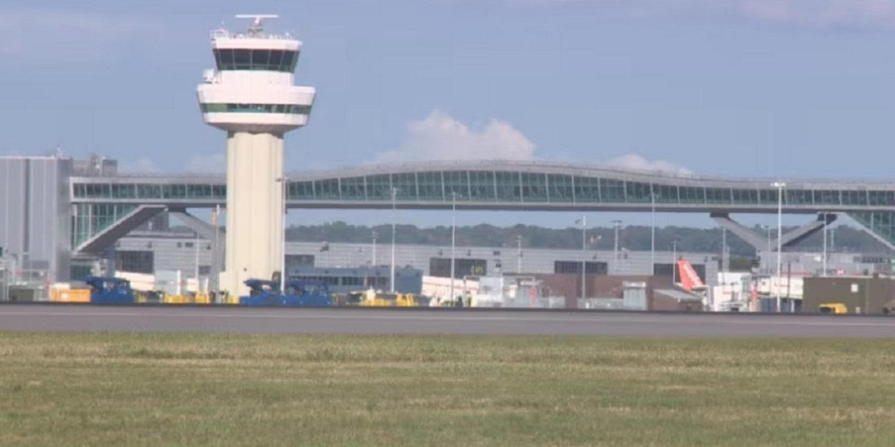 χάος στο αεροδρόμιο gatwick: επιβάτες έχουν εγκλωβιστεί στα αεροπλάνα -αεροσκάφος έχει κολλήσει στον διάδρομο