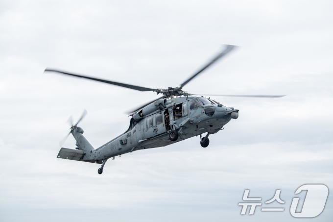 [사진] 착륙 준비하는 mh-60s 시호크