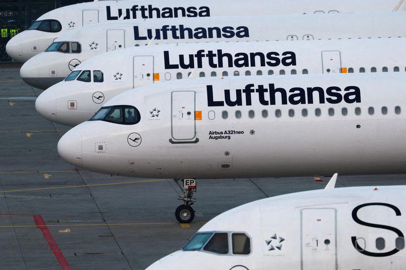 aircraft delivery delays having 'brutal' impact on lufthansa, says ceo