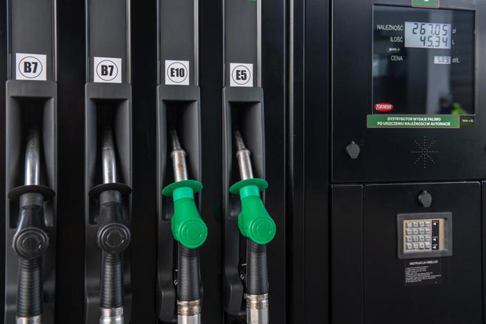 sieci stacji paliw ogłosiły wakacyjne promocje na paliwa, tankowanie tańsze nawet o 45 gr/l