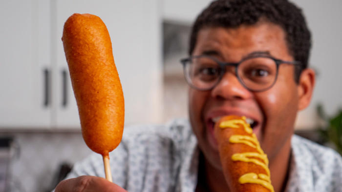 no need to go to the fair, this recipe for homemade corn dogs is just as good!
