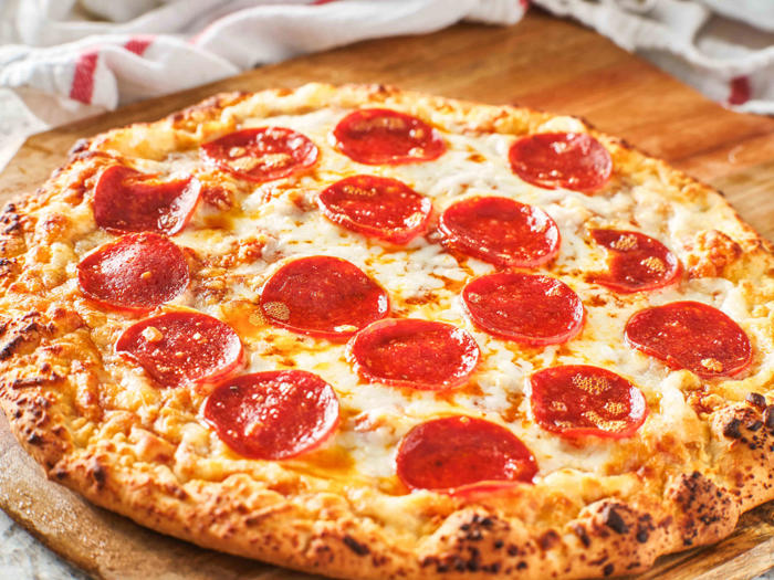 i asked 3 food editors to name the best frozen pizza—they all said the same brand