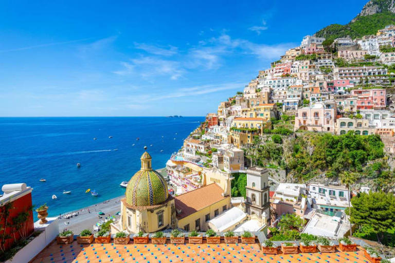 Britons issued Italy travel warning as holidaymakers could face risk when taking part in tourist activities - but 'it's important to remain calm'