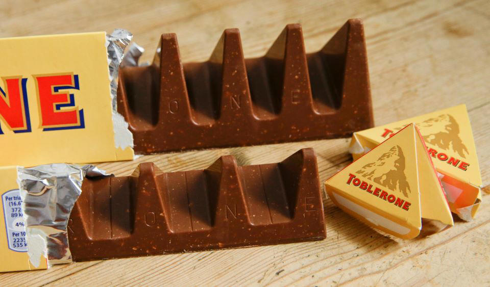 σοκολάτες toblerone στα ράφια σούπερ μάρκετ στη ρωσία κόντρα στη mondelez