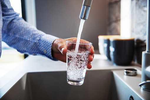 microsoft, ¿cuántos litros de agua debo beber en un día? revisión de profesionales en nutrición