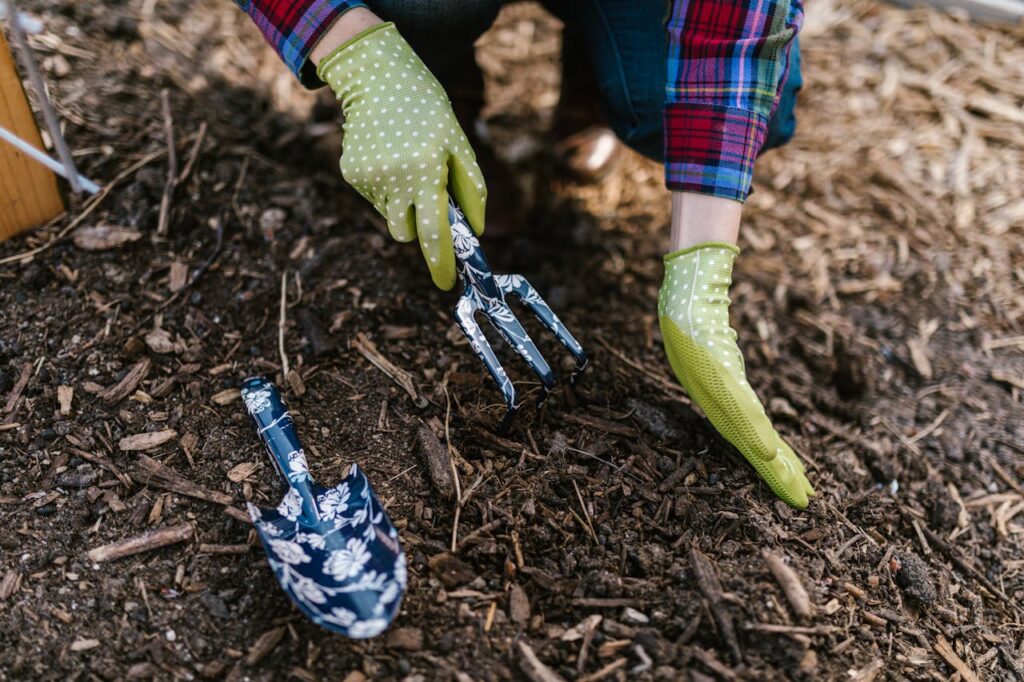 <p>This article highlights 21 essential gardening tools, ranging from classic implements to modern innovations. These tools are indispensable for maintaining the health and aesthetics of diverse garden types. <a href="https://www.msn.com/en-us/lifestyle/shopping/21-top-gardening-tools-for-green-thumbs/ss-AA1nmnp6?cvid=b64035def02e4b6883d73eae9823e4c0&ei=12" rel="noreferrer noopener">Read more!</a></p>