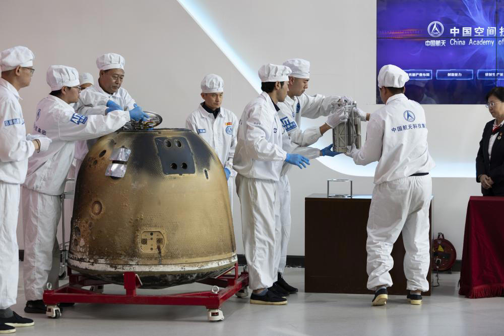 月探査機「嫦娥6号」が持ち帰った試料、北京で引き渡し式
