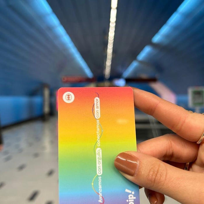 metro lanza tarjeta bip especial por el día del orgullo: estas son las siete estaciones donde puedes conseguirla