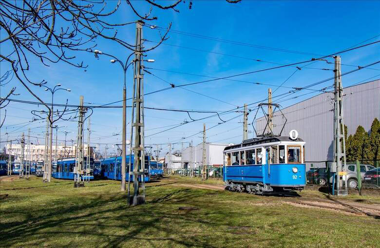 dobra wiadomość dla pasażerów krakowskiego mpk. przez całe wakacje będą kursować tylko tramwaje z niską podłogą