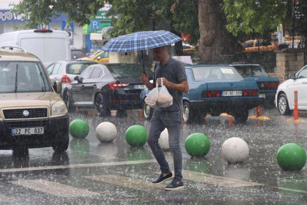 sağanak yağışlar gök gürültüsü ve fırtına ile geliyor! meteoroloji son raporunu yayınladı 15 şehri uyardı