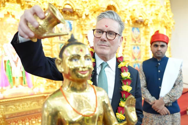 in pictures: starmer says namaste to final days of campaigning