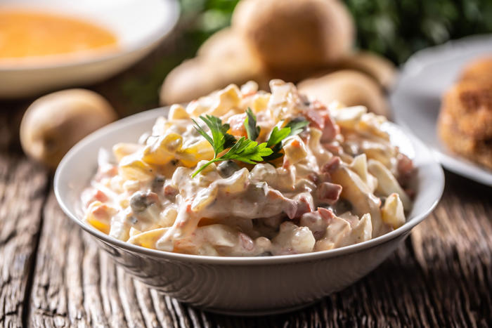 tolles rezept für kartoffelsalat aus dem erzgebirge – mit soßen-trick!