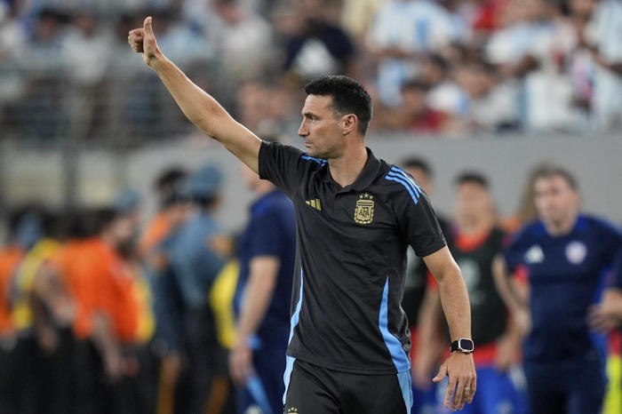 argentina coach scaloni suspended for copa america match vs. peru for being repeatedly late