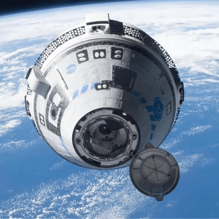 así es la starliner, la nave de boeing con astronautas varados en el espacio