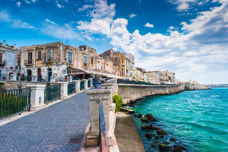 wymarzone wakacje nad morzem: 10 najlepszych miejsc w europie. gdzie najbardziej warto zaplanować urlop? powstał ranking opinii turystów