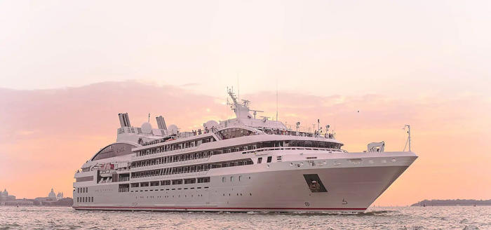 así es el lujoso crucero que llegará al puerto de valparaíso en los próximos meses