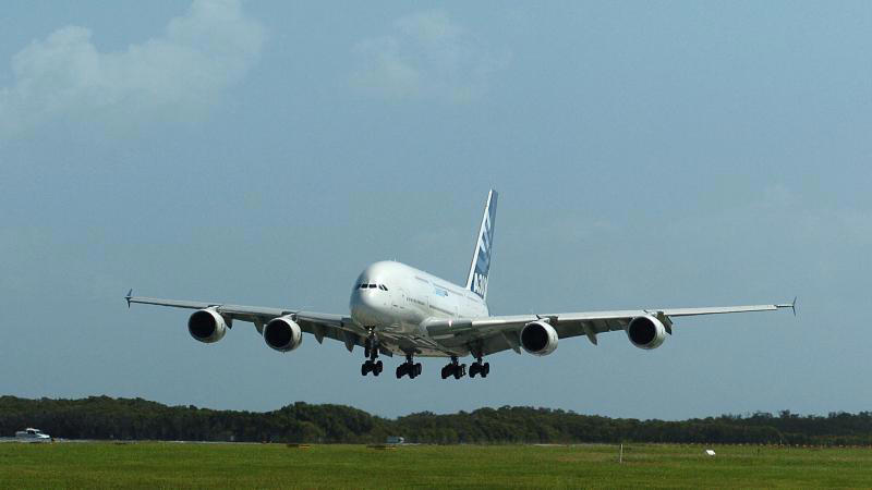« visite imprévue » : le plus grand avion de passagers au monde a été détourné à brussels airport