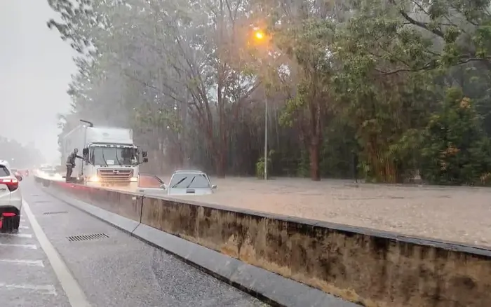 cars stranded as flash flood swamps parts of melaka