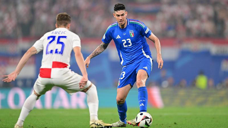 euro 2024 : le défenseur italien alessandro bastoni absent du dernier entraînement avant les huitièmes