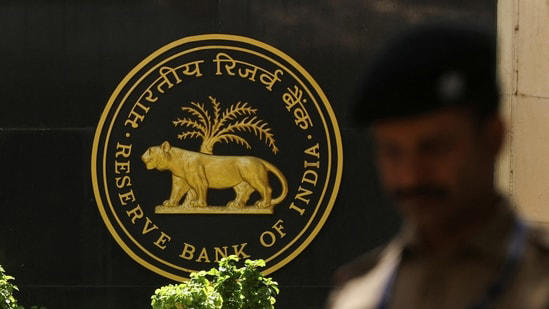 india's foreign exchange reserves rise by $810 mn to $653.7 bn on june 21: rbi
