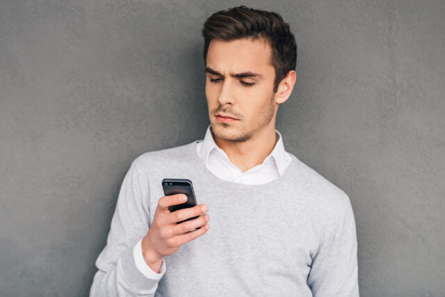 14 Warning Signs That Someone Is Plotting Against You