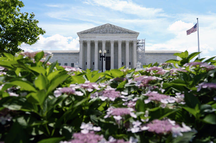 divided supreme court rules in major homelessness case that outdoor sleeping bans are ok