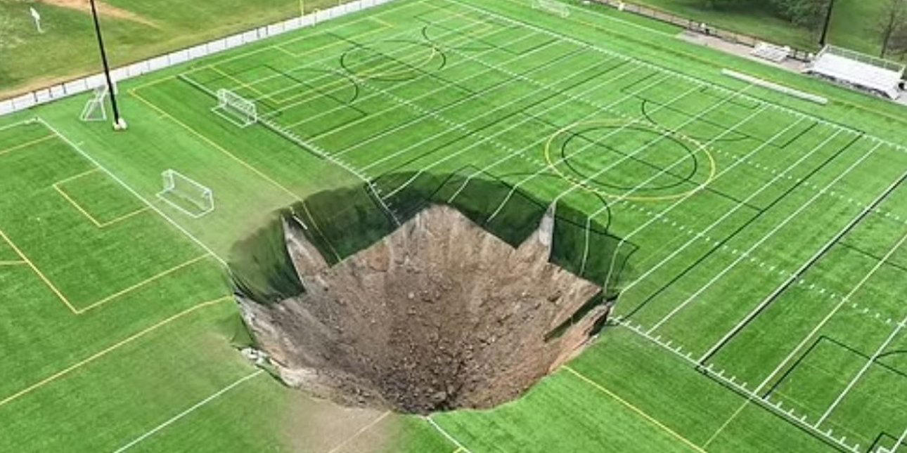 απίστευτο: κατέρρευσε το έδαφος σε γήπεδο στις ηπα -η στιγμή που ανοίγει η πελώρια τρύπα [βίντεο]